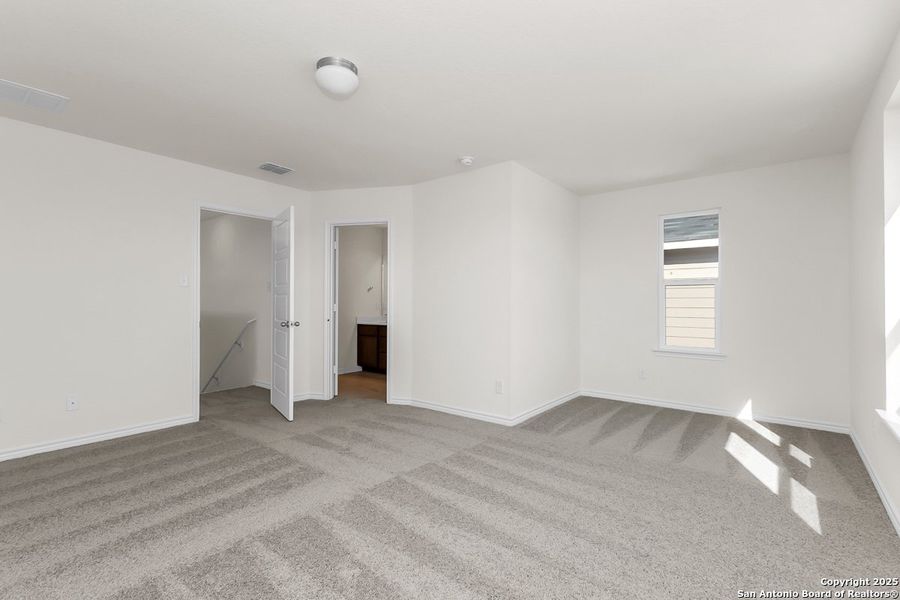 Spacious, unfurnished interior of a new home in Knox Ridge, Converse (Image 13).