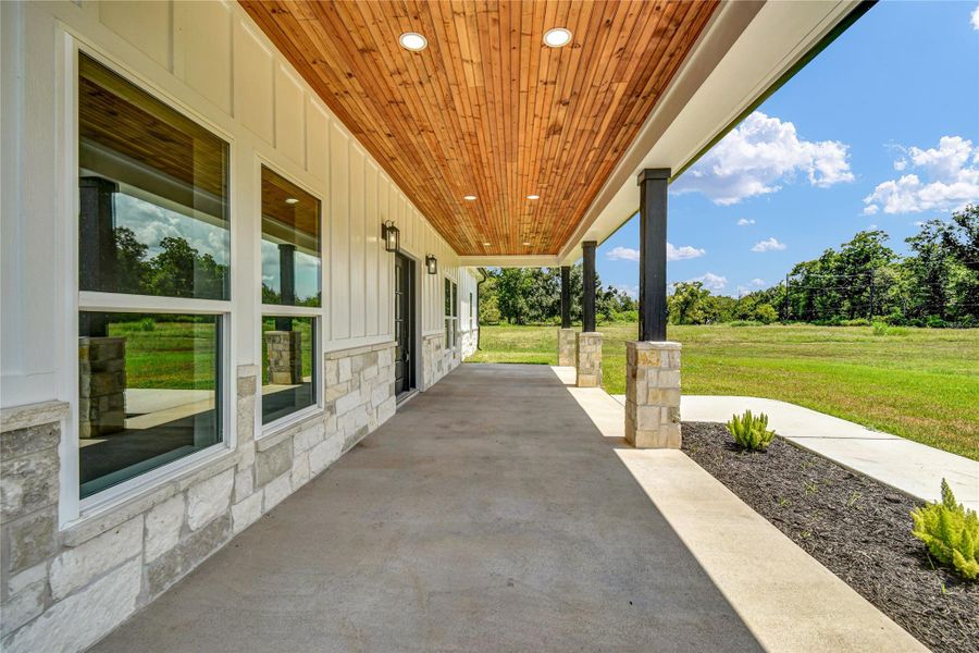 Exterior details and patio area of a home in , Angleton (Image 3).