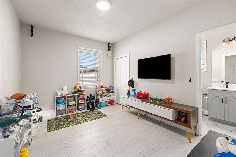 Furnished interior view inside a new home in , Newberry (Image 30).