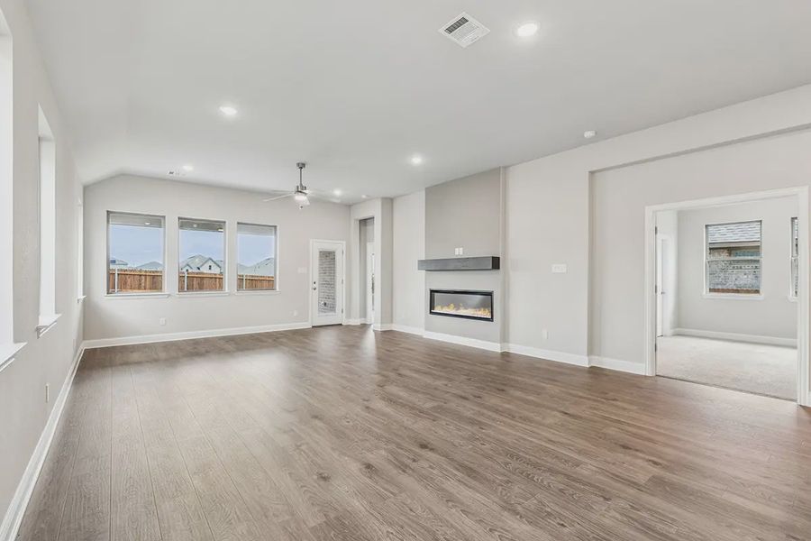 Spacious, unfurnished interior of a new home in Summer Crest, Fort Worth (Image 18).