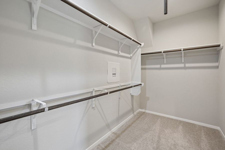 Spacious, unfurnished interior of a new home in Cloverleaf, Austin (Image 24).