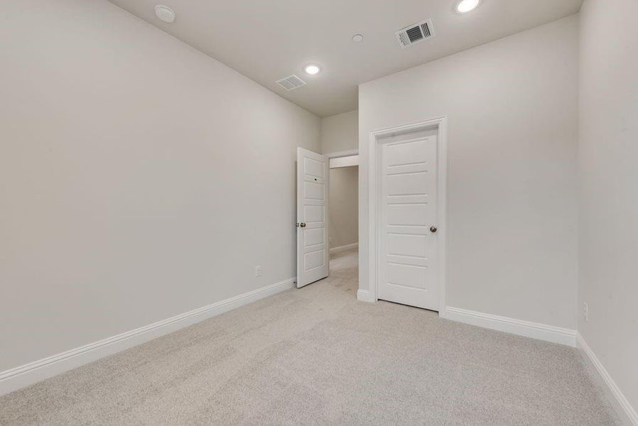 Spacious, unfurnished interior of a new home in Bayside, Rowlett (Image 34).