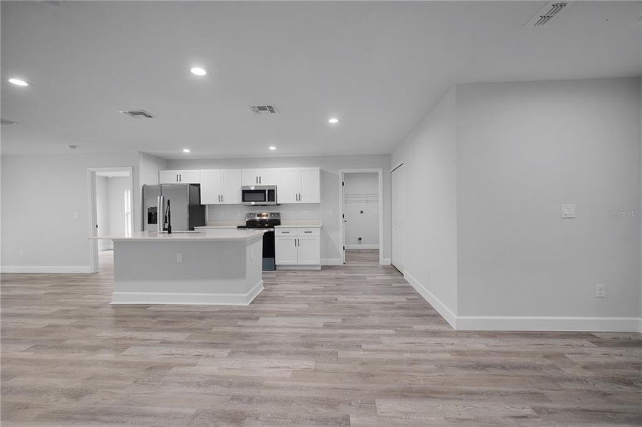Spacious, unfurnished interior of a new home in , Ocala (Image 22).