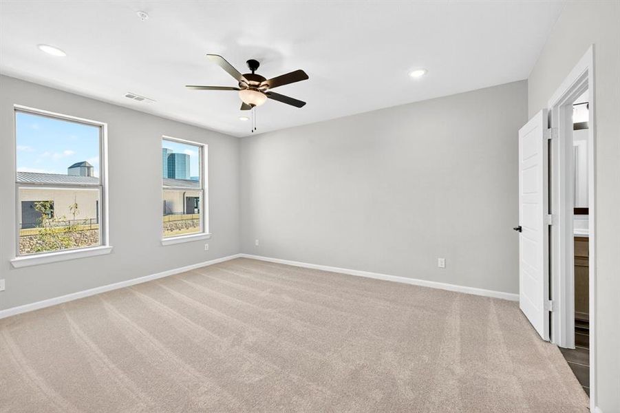 Spacious, unfurnished interior of a new home in Hillside at Las Colinas, Irving (Image 18).