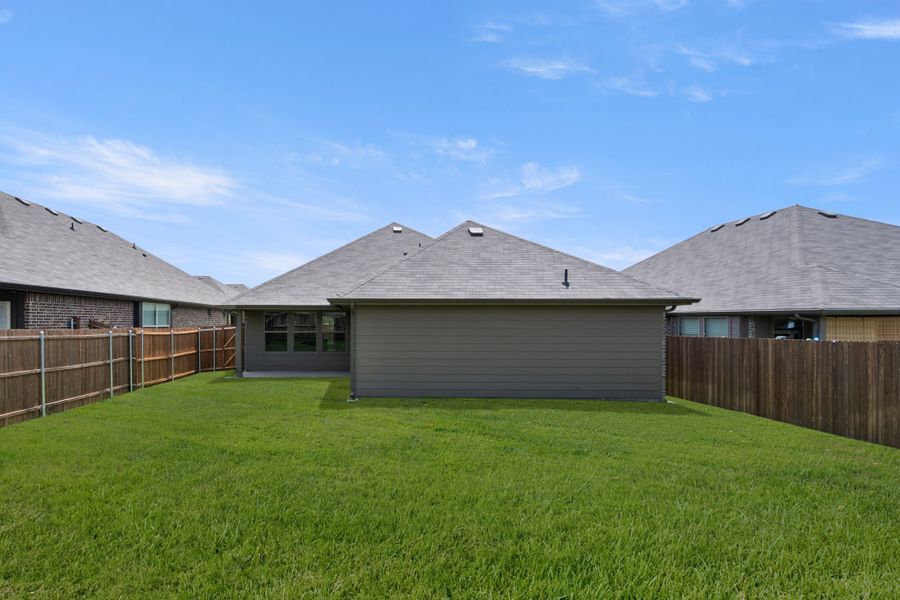 Exterior details and patio area of a home in Chisholm Hills, Cleburne (Image 4).
