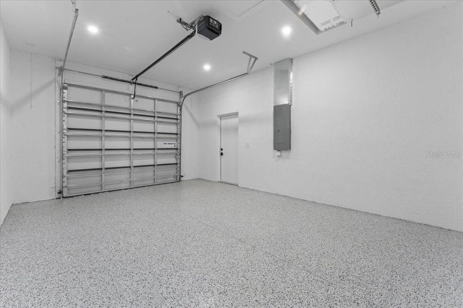 Spacious, unfurnished interior of a new home in , Lehigh Acres (Image 19).