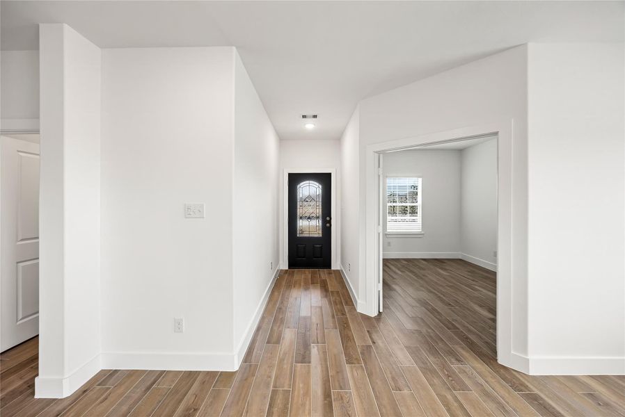 Spacious, unfurnished interior of a new home in River Ranch Meadows, Dayton (Image 10).