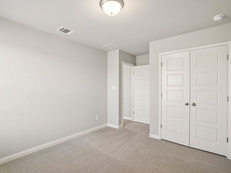 Spacious, unfurnished interior of a new home in Lark Canyon, New Braunfels (Image 29).