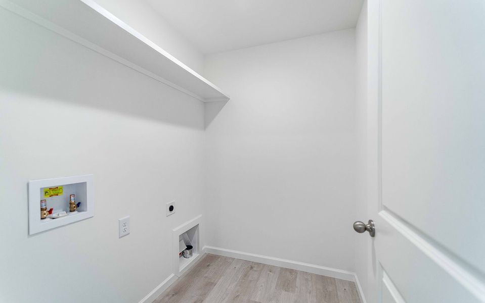 Image 39 of a home in Stonehenge.