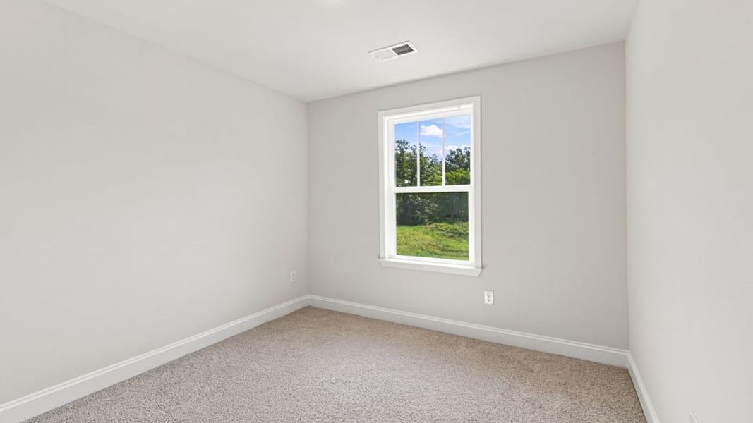 Spacious, unfurnished interior of a new home in Shadowood, Seneca (Image 30).