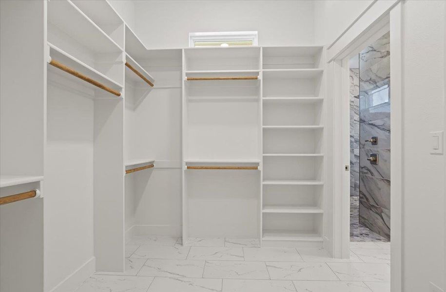 Spacious, unfurnished interior of a new home in , Salado (Image 19).