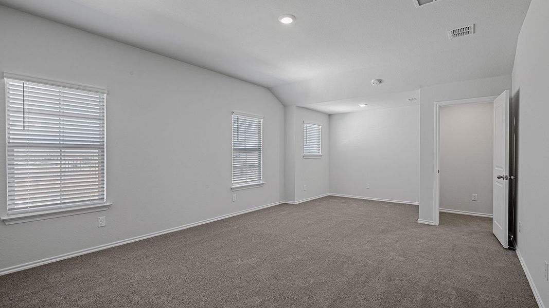 Spacious, unfurnished interior of a new home in Springhill South, Boyd (Image 20).