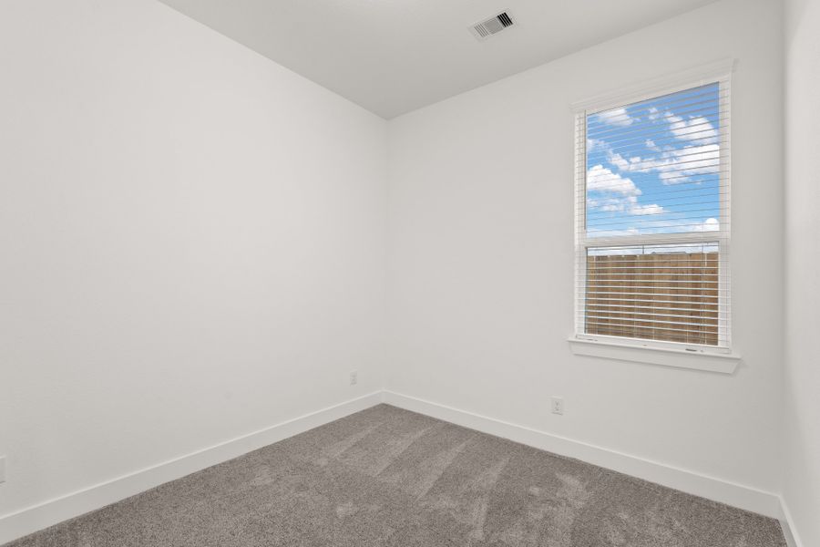 Spacious, unfurnished interior of a new home in Riceland, Mont Belvieu (Image 12).