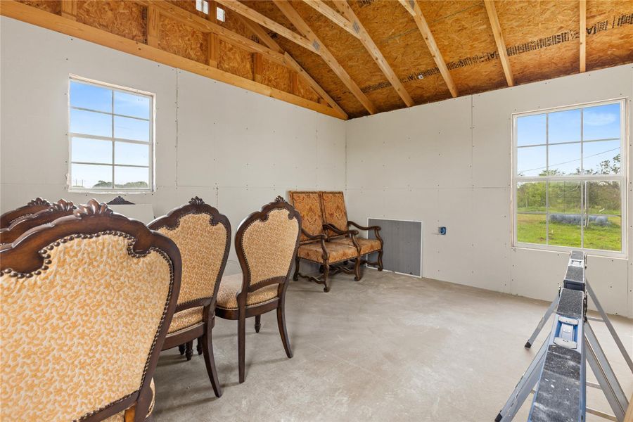 Community amenities in , Iola (Image 31).