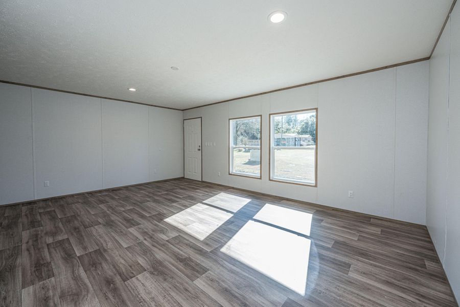 Spacious, unfurnished interior of a new home in , Summerville (Image 11).