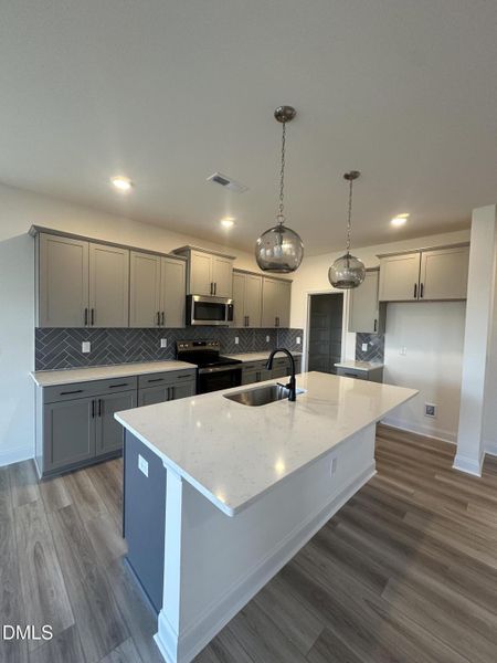 Lot 153 Kitchen (2) Lot 153 Kitchen (2)