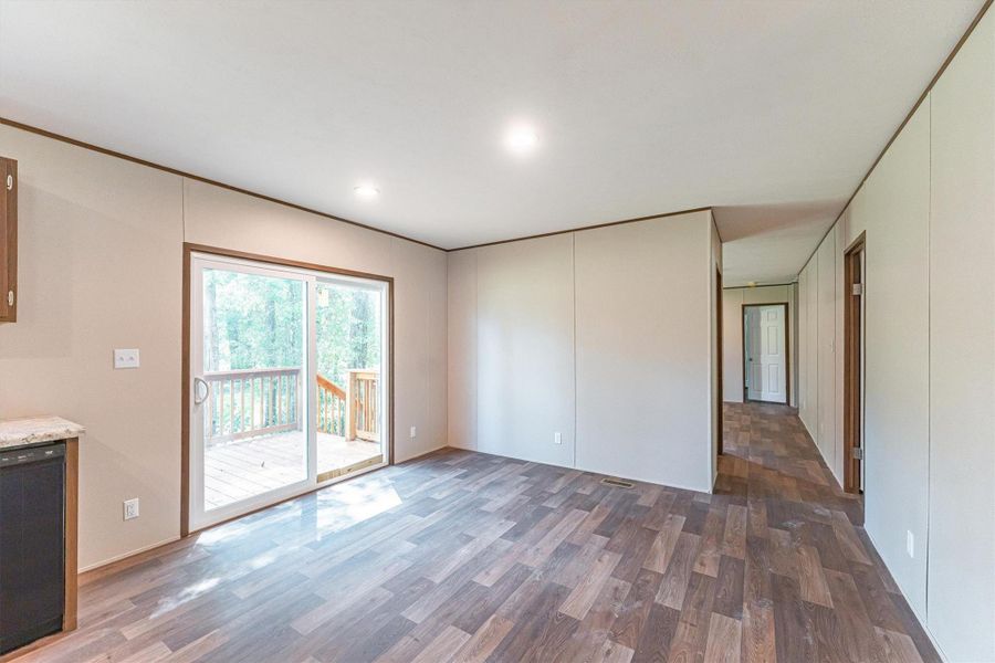 Spacious, unfurnished interior of a new home in , Conroe (Image 14).