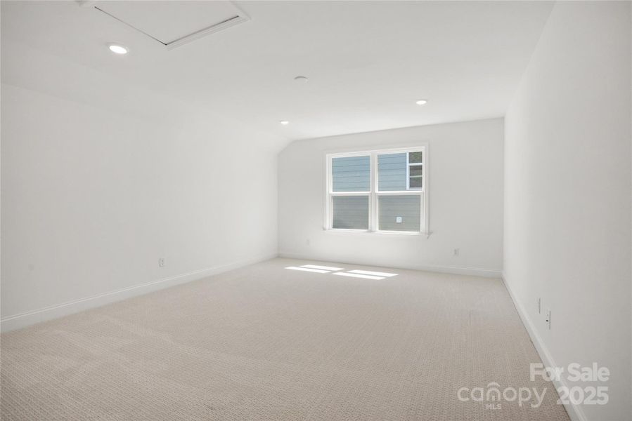 Spacious, unfurnished interior of a new home in Forest Creek, Waxhaw (Image 9).