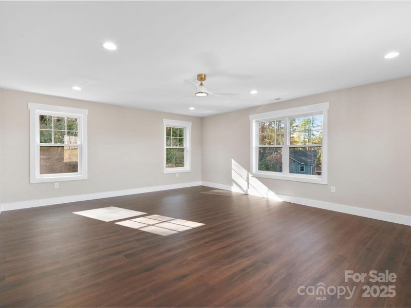 Spacious, unfurnished interior of a new home in , Fairview (Image 16).