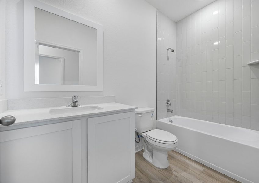 Secondary bathroom with tile detail around the tub
