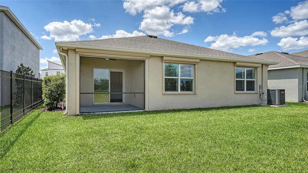 Exterior details and patio area of a home in Star Farms at Lakewood Ranch, Bradenton (Image 3).