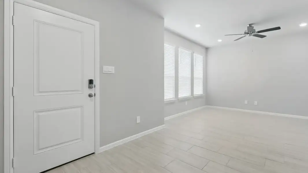 Spacious, unfurnished interior of a new home in Orchard Village, Fort Worth (Image 38).