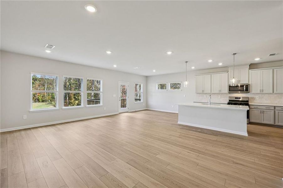 Spacious, unfurnished interior of a new home in The Oaks at Dawson, Dawsonville (Image 28).