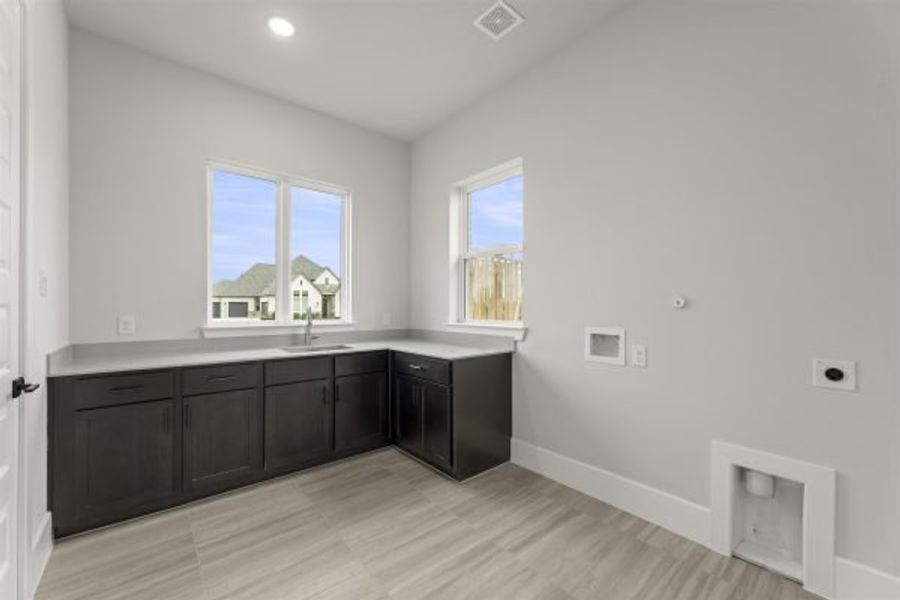 Representative furnished interior of a home built from the Tahiti by Stonefield Homes in Heath Golf and Yacht Club, Rockwall (Image 49).