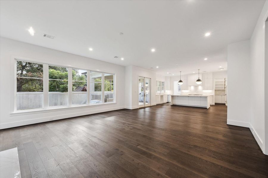 Spacious, unfurnished interior of a new home in , Houston (Image 36).