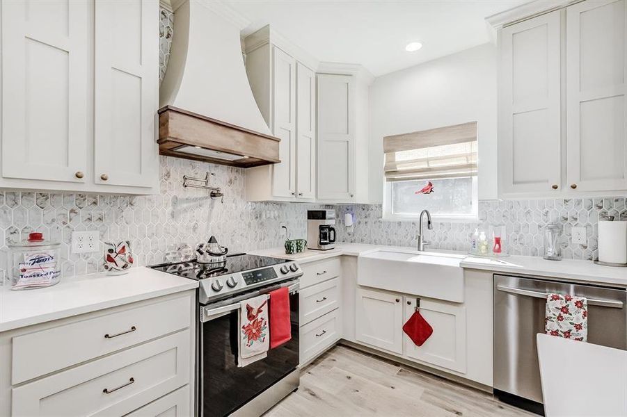 Furnished interior view inside a new home in , Brookeland (Image 12).