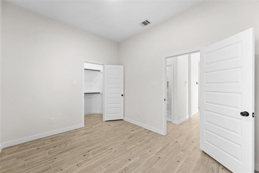 Spacious, unfurnished interior of a new home in , Dallas (Image 24).