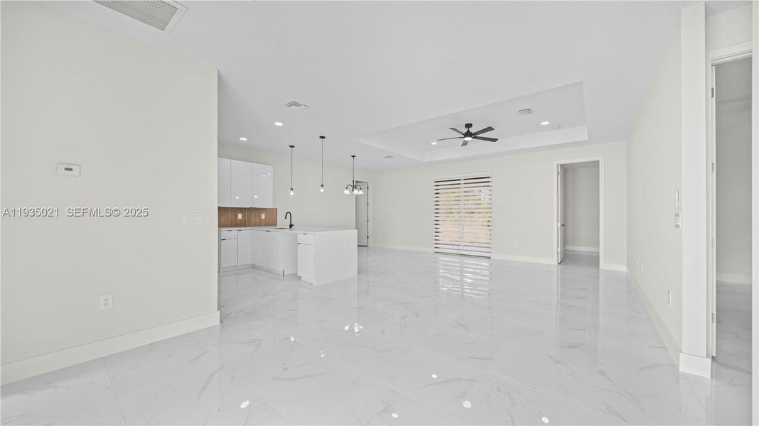 Spacious, unfurnished interior of a new home in , Lehigh Acres (Image 28).