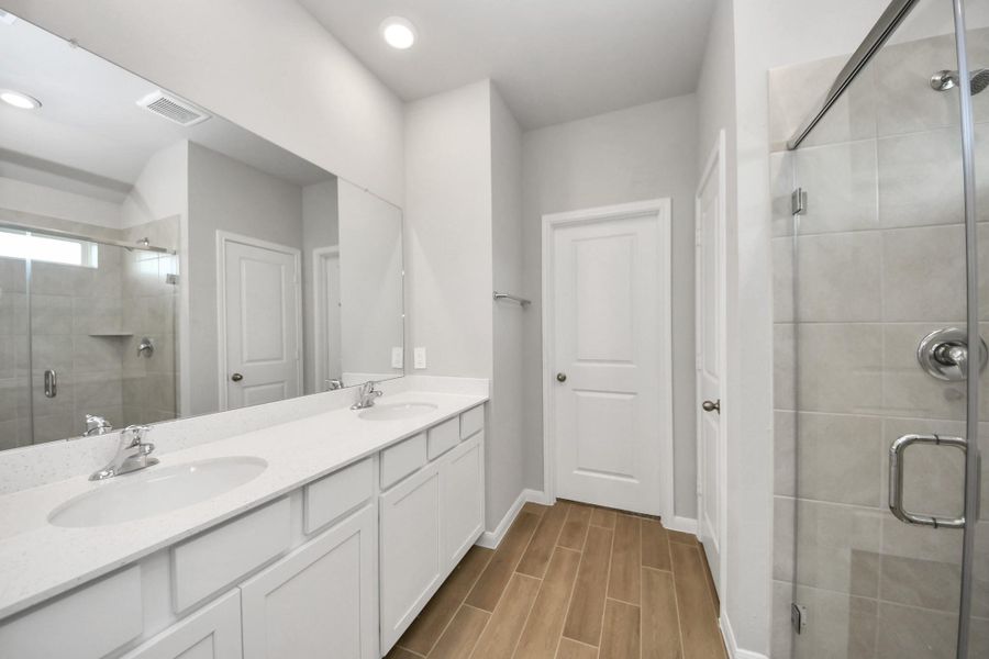 Furnished interior view inside a new home in Montgomery Ridge: Landmark Collection, Montgomery (Image 5).