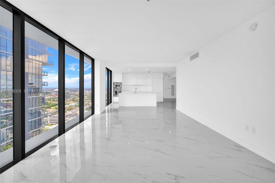 Spacious, unfurnished interior of a new home in Aria Reserve, Miami (Image 43).