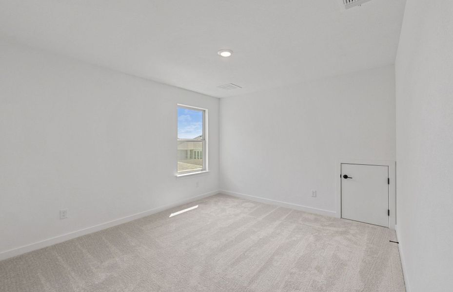 Spacious, unfurnished interior of a new home in Wolf Ranch, Georgetown (Image 28).