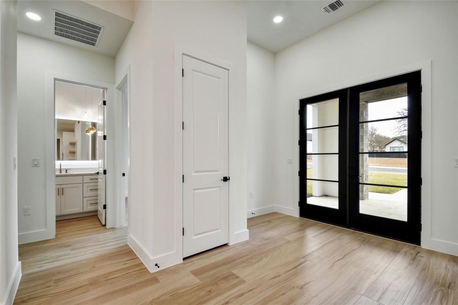 Spacious, unfurnished interior of a new home in , Fredericksburg (Image 33). Spacious, unfurnished interior of a new home in , Fredericksburg (Image 33).