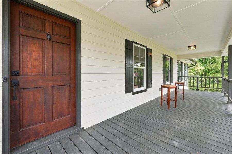 Exterior details and patio area of a home in , Acworth (Image 3).