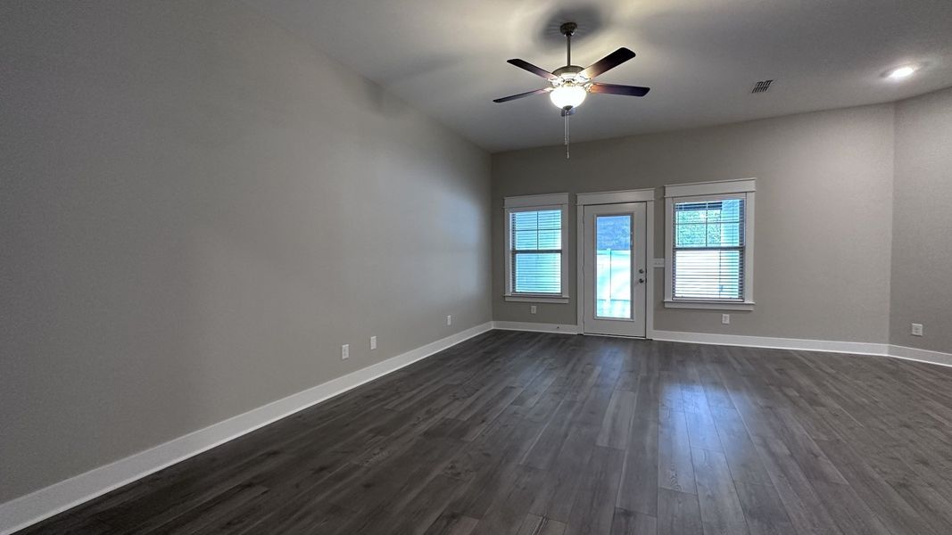 Spacious, unfurnished interior of a new home in Veterans Cove, Murfreesboro (Image 23).