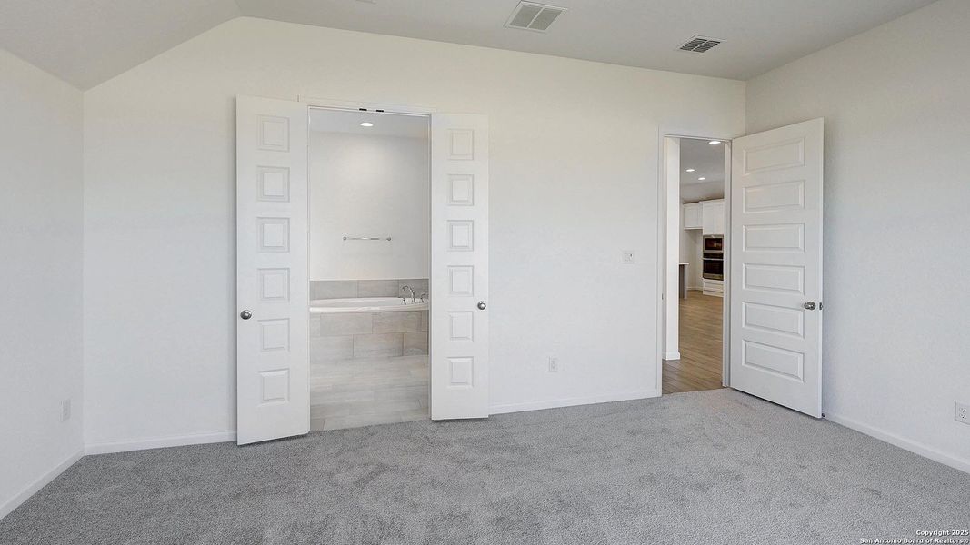 Spacious, unfurnished interior of a new home in Arcadia Ridge 50', San Antonio (Image 28). Spacious, unfurnished interior of a new home in Arcadia Ridge 50', San Antonio (Image 28).