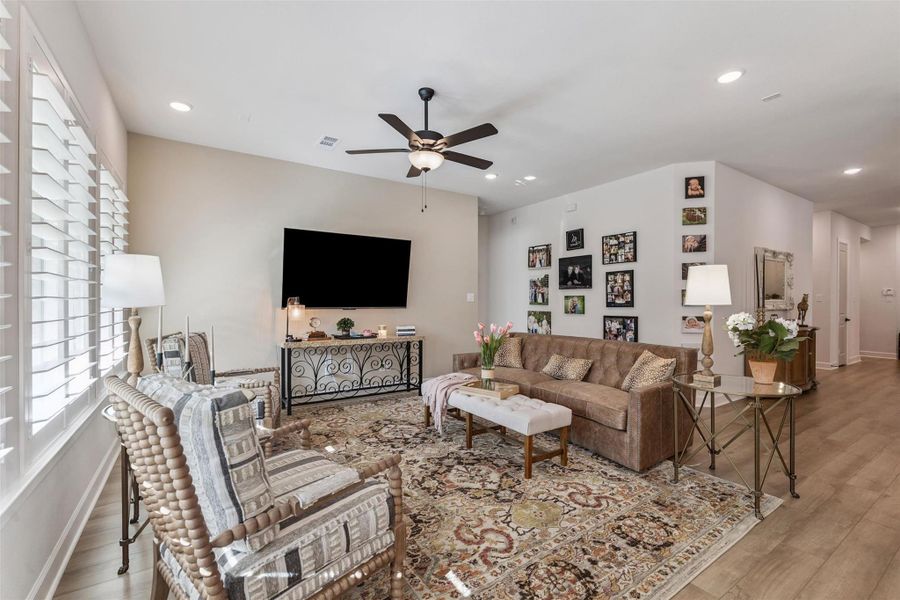 Furnished interior view inside a new home in Pine Trails, Tomball (Image 16). Furnished interior view inside a new home in Pine Trails, Tomball (Image 16).