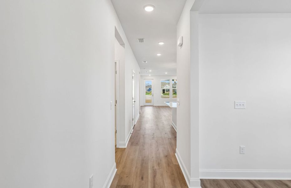 Spacious, unfurnished interior of a new home in Del Webb Southern Harmony, Murfreesboro (Image 27).