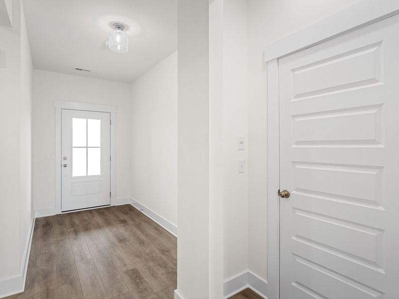 Spacious, unfurnished interior of a new home in Benders Cove, Mount Juliet (Image 20).