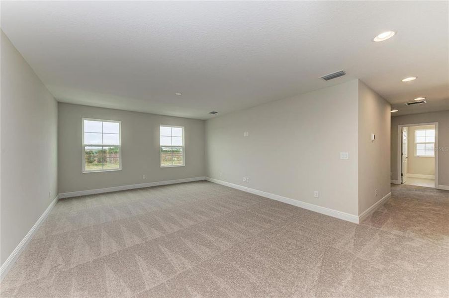 Spacious, unfurnished interior of a new home in Mirada, San Antonio (Image 30).