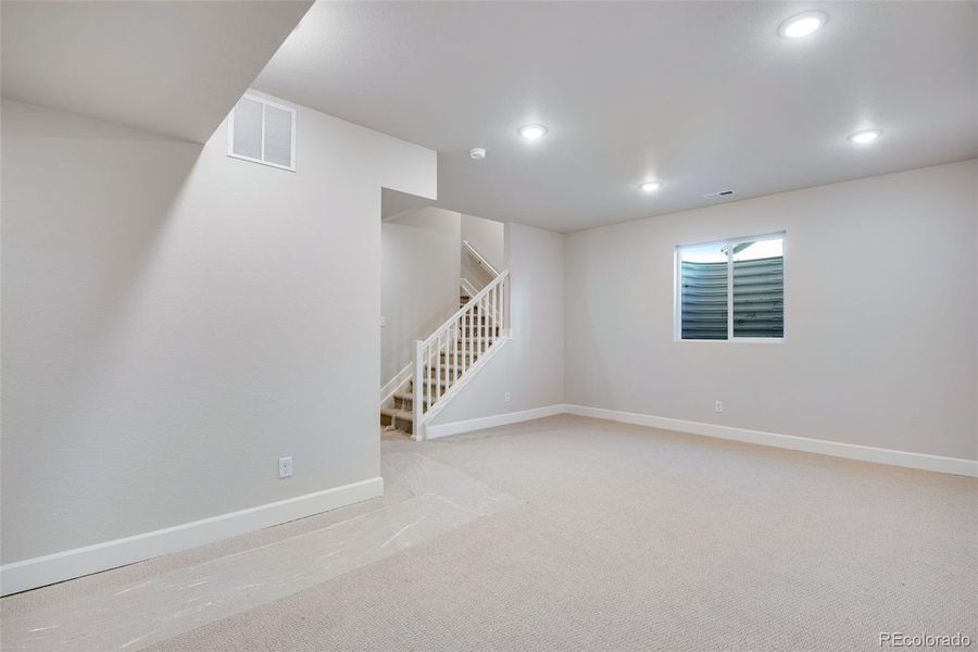 Spacious, unfurnished interior of a new home in Prelude at Sterling Ranch, Littleton (Image 38).
