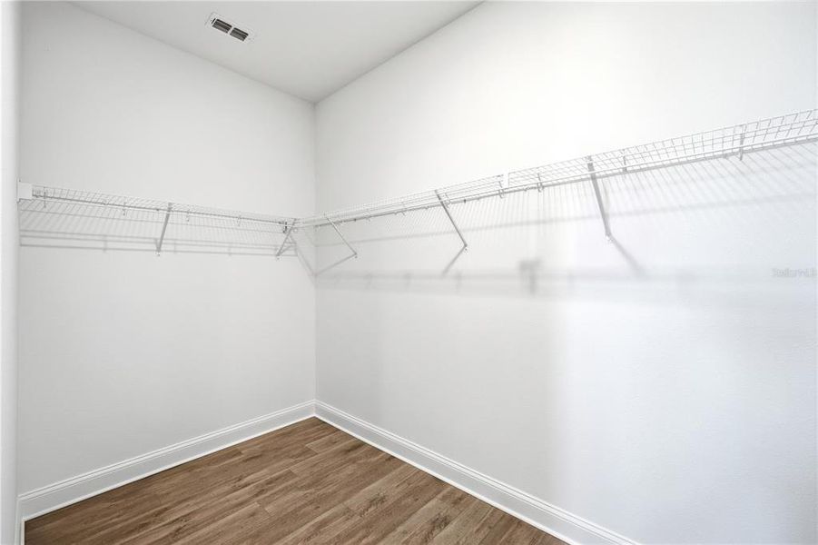 Spacious, unfurnished interior of a new home in , Apollo Beach (Image 13).
