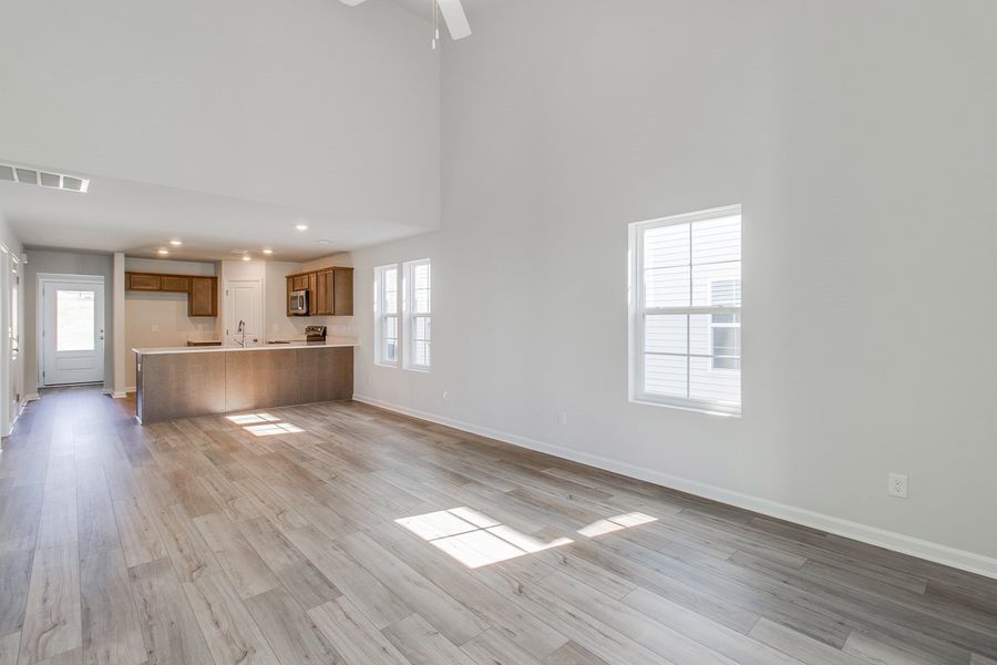 Spacious, unfurnished interior of a new home in Bluefield, Lexington (Image 21).