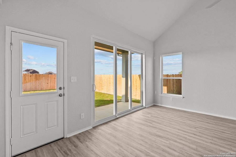Spacious, unfurnished interior of a new home in Sunflower Ridge, New Braunfels (Image 36).