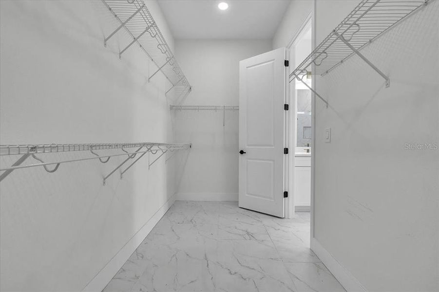 Spacious, unfurnished interior of a new home in Gracewater at Sarasota, Sarasota (Image 16).