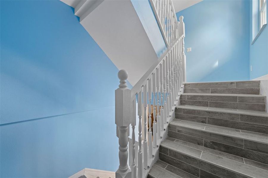 Spacious, unfurnished interior of a new home in , Bradenton Beach (Image 24).