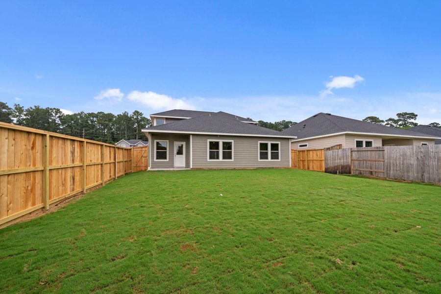 Exterior details and patio area of a home in Westridge Cove, Conroe (Image 4).